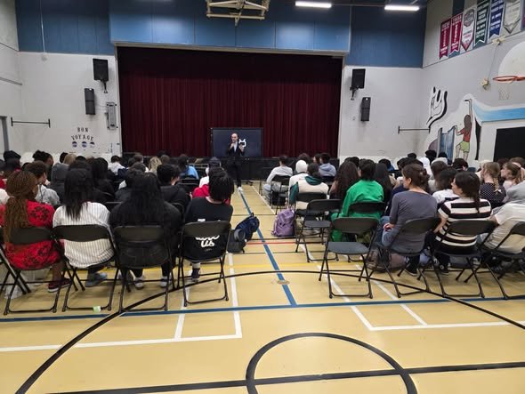 École secondaire Collège Français, Toronto, activité Vice Versa D-53774