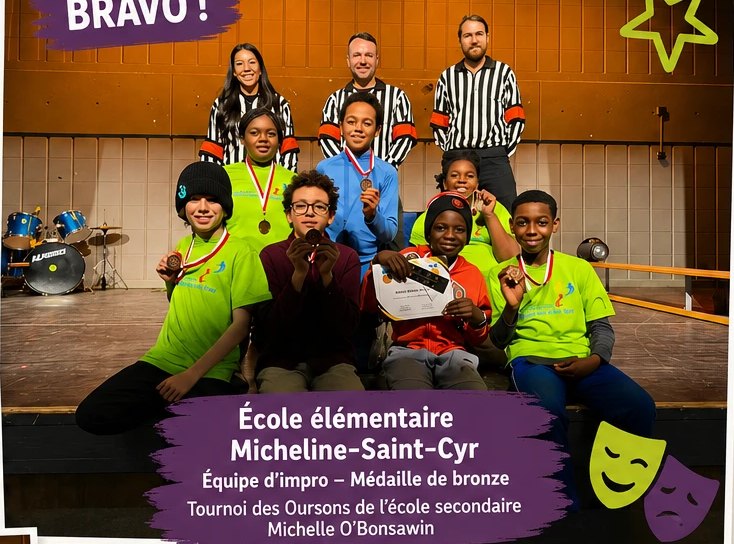 L’équipe d’improvisation de Micheline-Saint-Cyr avec ses médailles de bronze et les arbitres du tournoi