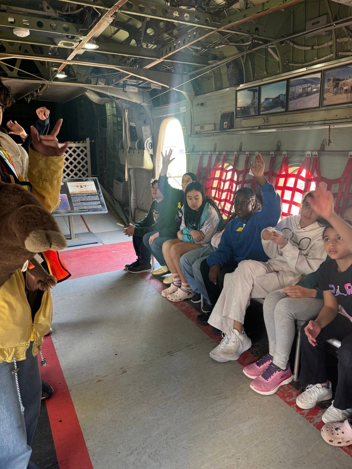 Sortie éducative : visite de l’intérieur d’un avion Hercules