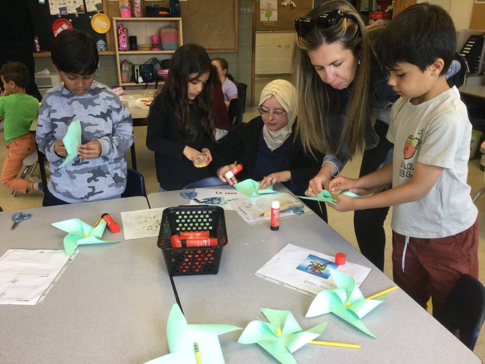Atelier « Le vent » : fabrication de vire-vent en classe